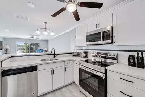 154 Lake Dora Dr, West Palm Beach, FL 33411