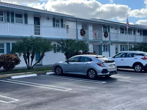 1114 Lake Ter #A-107, Boynton Beach, FL 33426