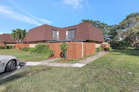 5852 SE Riverboat Dr #321, Stuart, FL 34997