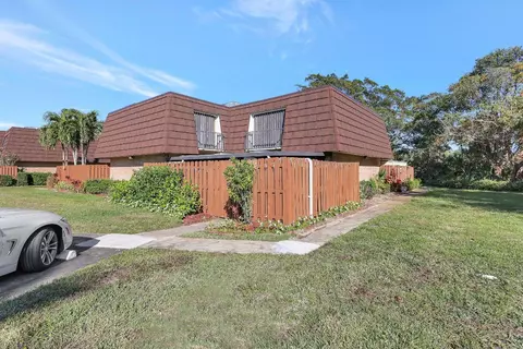 5852 SE Riverboat Dr #321, Stuart, FL 34997