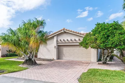5711 Lakeview Mews Dr, Boynton Beach, FL 33437