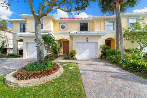 804 Seminole Palms Dr, Greenacres, FL 33463