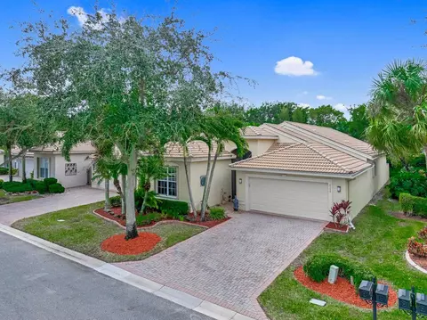 8298 Sandpiper Glen Dr, Lake Worth, FL 33467