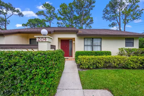204 Star Clusters Ct, Royal Palm Beach, FL 33411