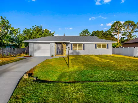 671 NE Lagoon Ln, Port Saint Lucie, FL 34983