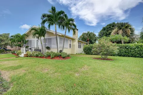 718 W Lakewood Rd, West Palm Beach, FL 33405