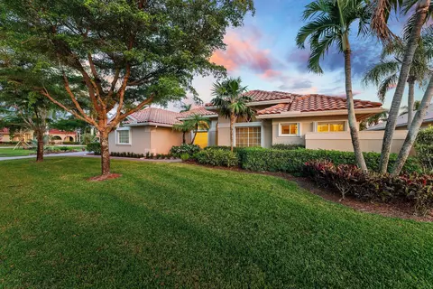 8001 SE Woodlake Ln, Hobe Sound, FL 33455