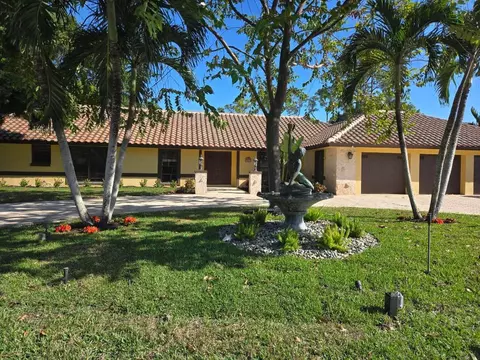 581 S Country Club Dr, Atlantis, FL 33462