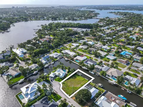 24 Leeward Cir, Tequesta, FL 33469