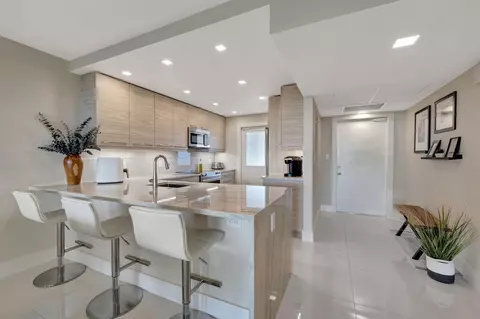 3010 N Course Dr #910, Pompano Beach, FL 33069