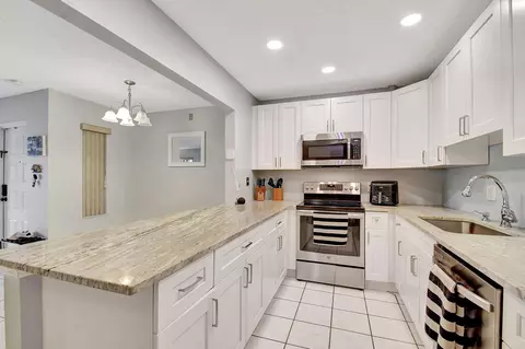 713 Sunny Pine Way #F2, Greenacres, FL 33415