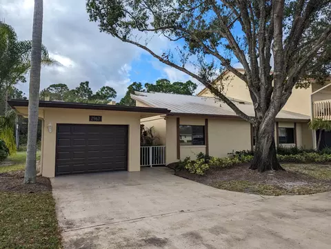 2967 Bent Pine Dr, Fort Pierce, FL 34951
