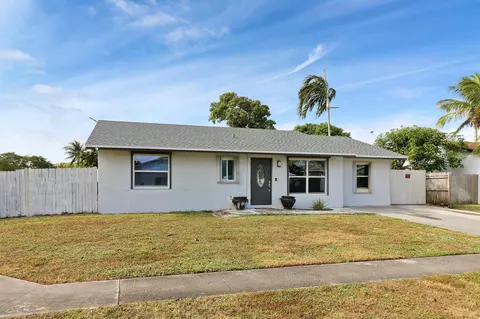 6677 Athena Dr, Lake Worth, FL 33463