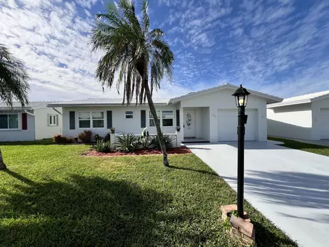 717 SW 16th St, Boynton Beach, FL 33426