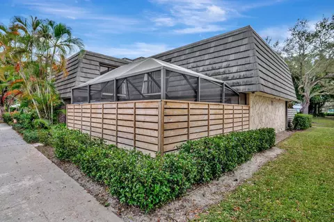 1105 11th Ter, Palm Beach Gardens, FL 33418