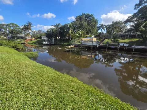 178 NE Dominican Ter, Port St Lucie, FL 34983