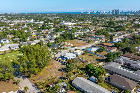 30 W W St, Riviera Beach, FL 33404