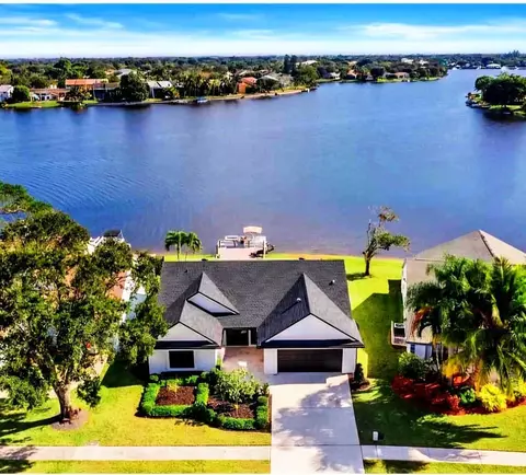 12852 Meadowbreeze Dr, Wellington, FL 33414