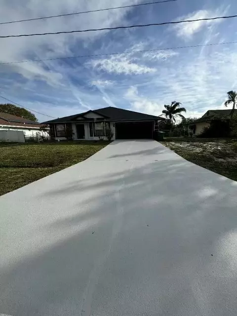 272 SW Oakridge Dr, Port Saint Lucie, FL 34984