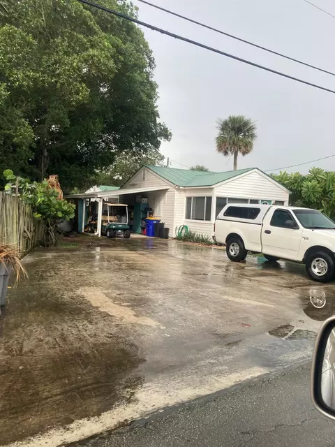 2472 NE Pine Ave, Jensen Beach, FL 34957