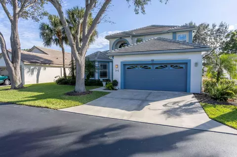 10 Lawrence Lake Dr, Boynton Beach, FL 33436