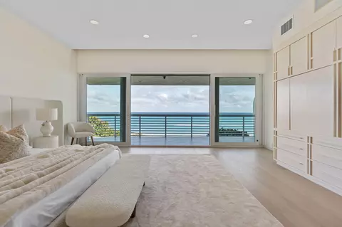 1 Sloans Curve Dr, Palm Beach, FL 33480