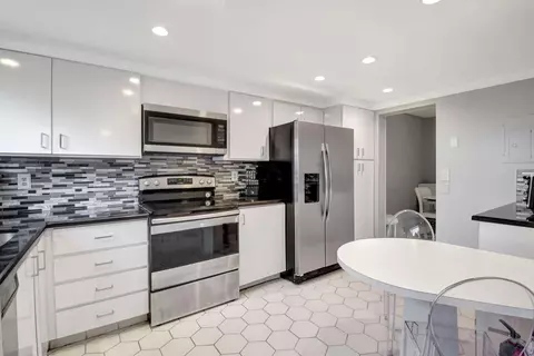 3755 Via Poinciana #504, Lake Worth, FL 33467