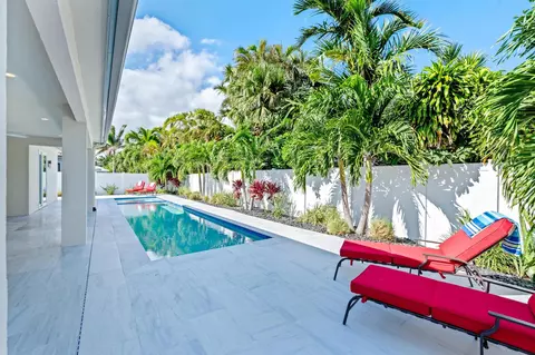 1270 Singer Dr, Riviera Beach, FL 33404