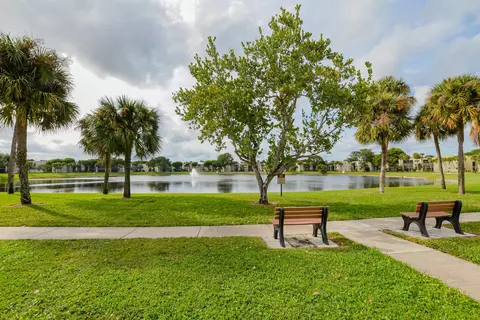 5100 Las Verdes Cir #307, Delray Beach, FL 33484