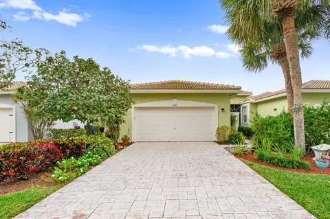 10745 Royal Caribbean Cir, Boynton Beach, FL 33437