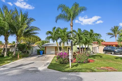 1125 Pine Tree Dr, Lantana, FL 33462