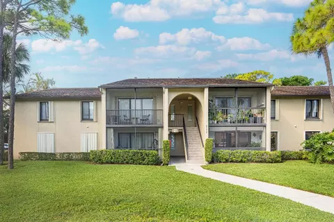 711 Sunny Pne #D1, Greenacres, FL 33415