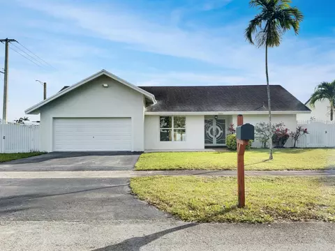 2431 NW 101st Ter, Pembroke Pines, FL 33026
