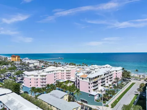 2051 SE 3rd St #PH3, Deerfield Beach, FL 33441