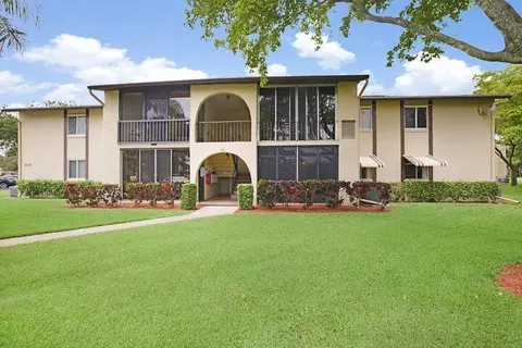 306 Pine Ridge Cir #D-1, Greenacres, FL 33463