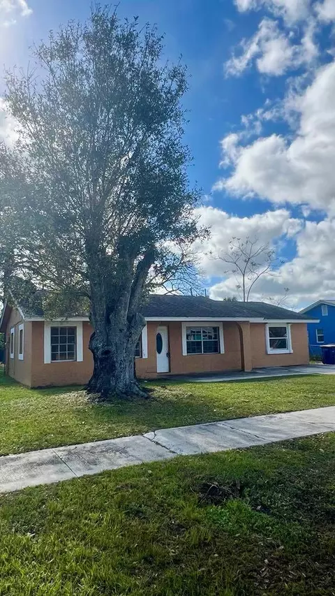 3111 Kentucky Ave, Fort Pierce, FL 34947