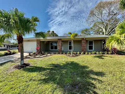 674 SW Ivanhoe Dr, Port Saint Lucie, FL 34983