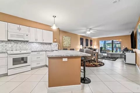 2238 N Cypress Bend Dr #108, Pompano Beach, FL 33069