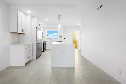 20 Yacht Club Dr #402, North Palm Beach, FL 33408