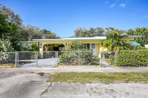 809 W Atlanta Ave, Lantana, FL 33462