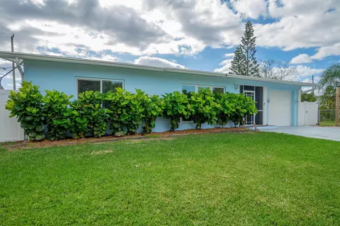 1110 SE Mayfair Ln, Port Saint Lucie, FL 34952