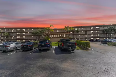 9300 SW 8th St #109, Boca Raton, FL 33428