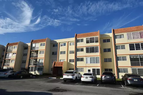 2401 NW 41st Ave #111, Lauderhill, FL 33313