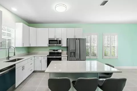4216 Leo Ln #4E, Palm Beach Gardens, FL 33410