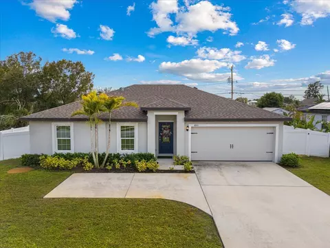 490 SW Paar Dr, Port Saint Lucie, FL 34953