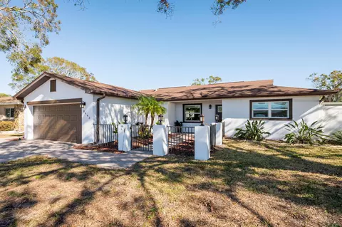8443 Denise Dr, Seminole, FL 33777