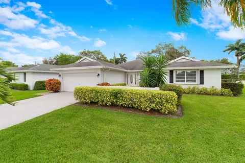 10814 Greentrail Dr S, Boynton Beach, FL 33436