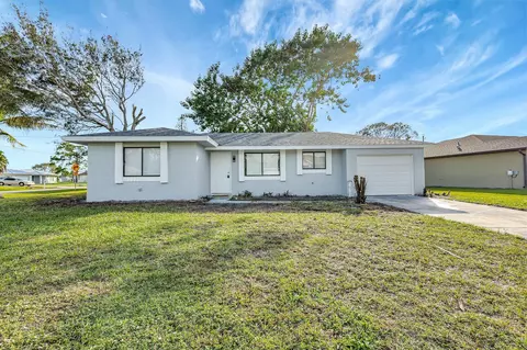 2292 SE Gaslight St, Port Saint Lucie, FL 34952