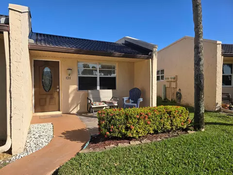 121 Lake Gloria Dr, West Palm Beach, FL 33411