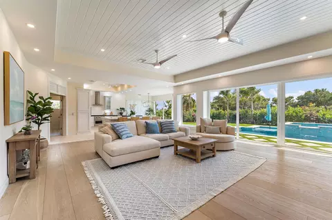 28 Coconut Ln, Tequesta, FL 33469